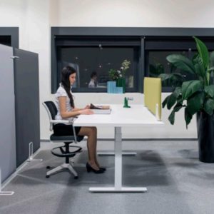 höhenverstellbarer Schreibtisch